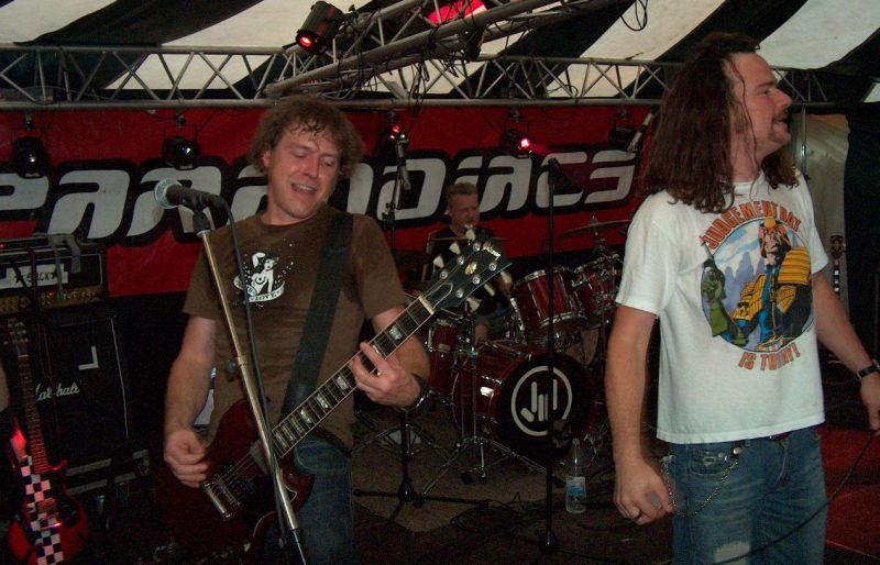 ./20030802_Paranoiacs_Zoersel_DeNon/32.jpg