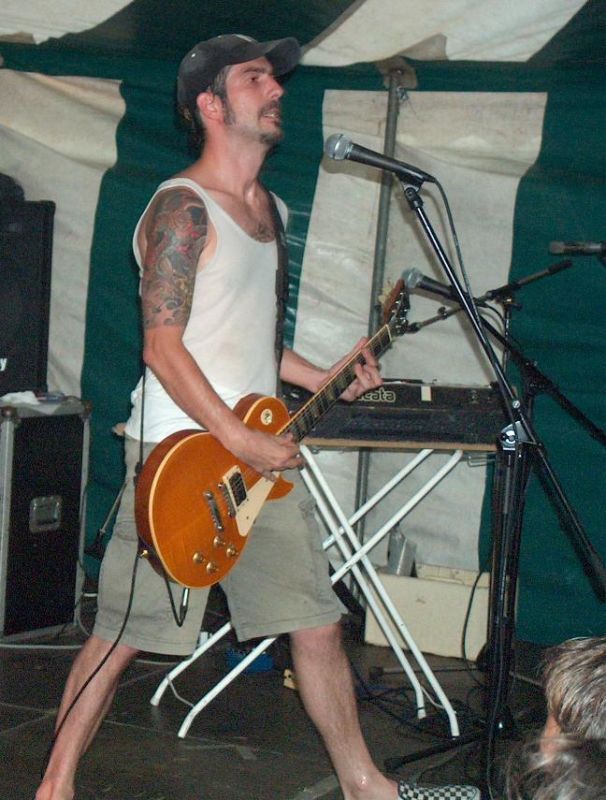 ./20030802_Paranoiacs_Zoersel_DeNon/37.jpg